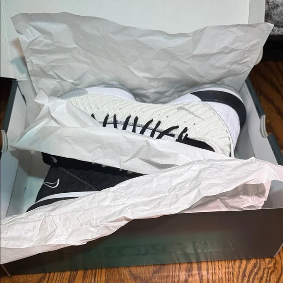 2018 Nike Lebron 16 XVI Equality White Black BQ5969-100 Sz13 like new condition